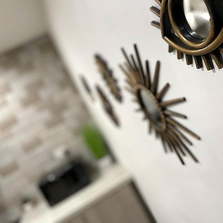 Luxurious 2 Bed Apartment In Heart Of Burnley With Private Parking Bagian luar foto