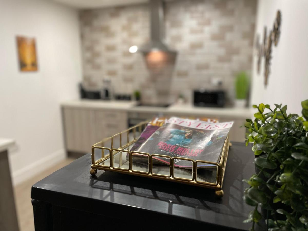 Luxurious 2 Bed Apartment In Heart Of Burnley With Private Parking Bagian luar foto