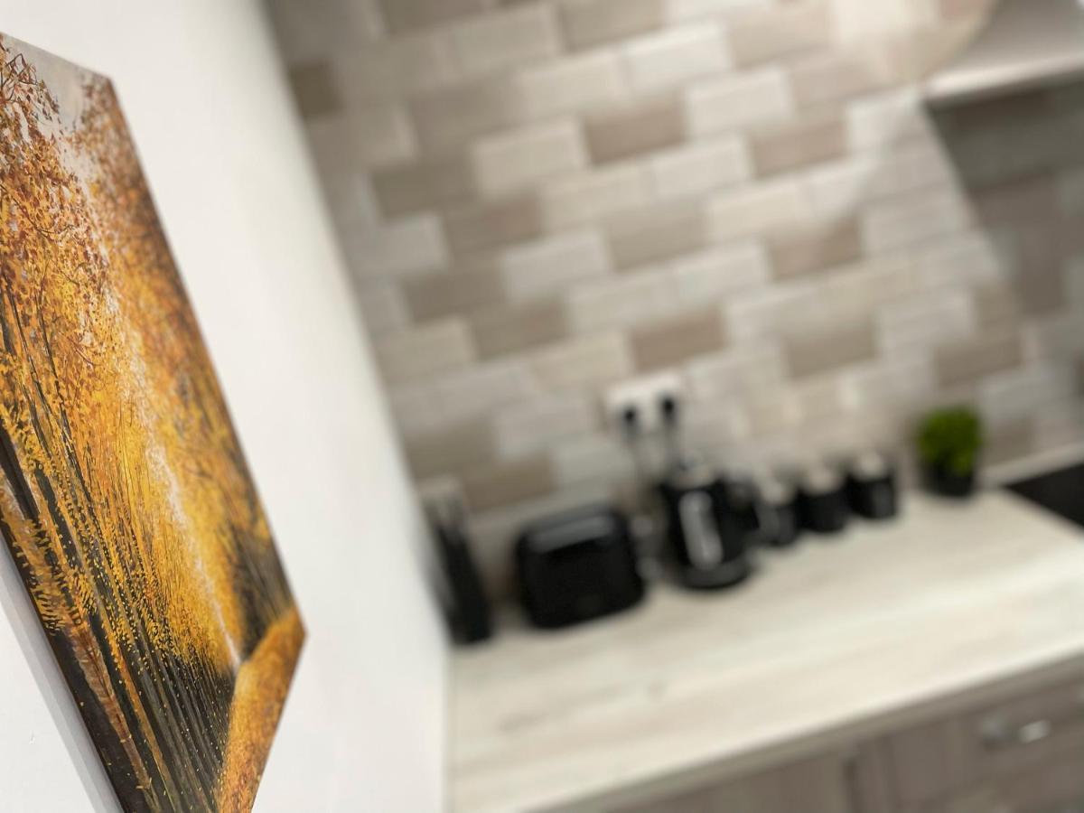 Luxurious 2 Bed Apartment In Heart Of Burnley With Private Parking Bagian luar foto