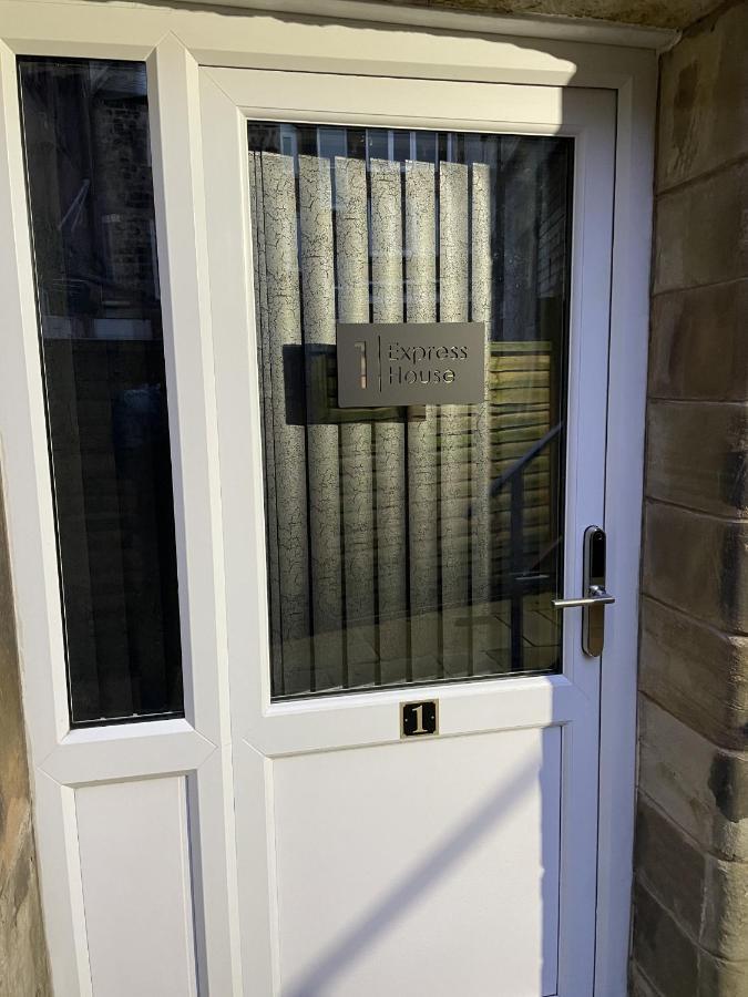 Luxurious 2 Bed Apartment In Heart Of Burnley With Private Parking Bagian luar foto
