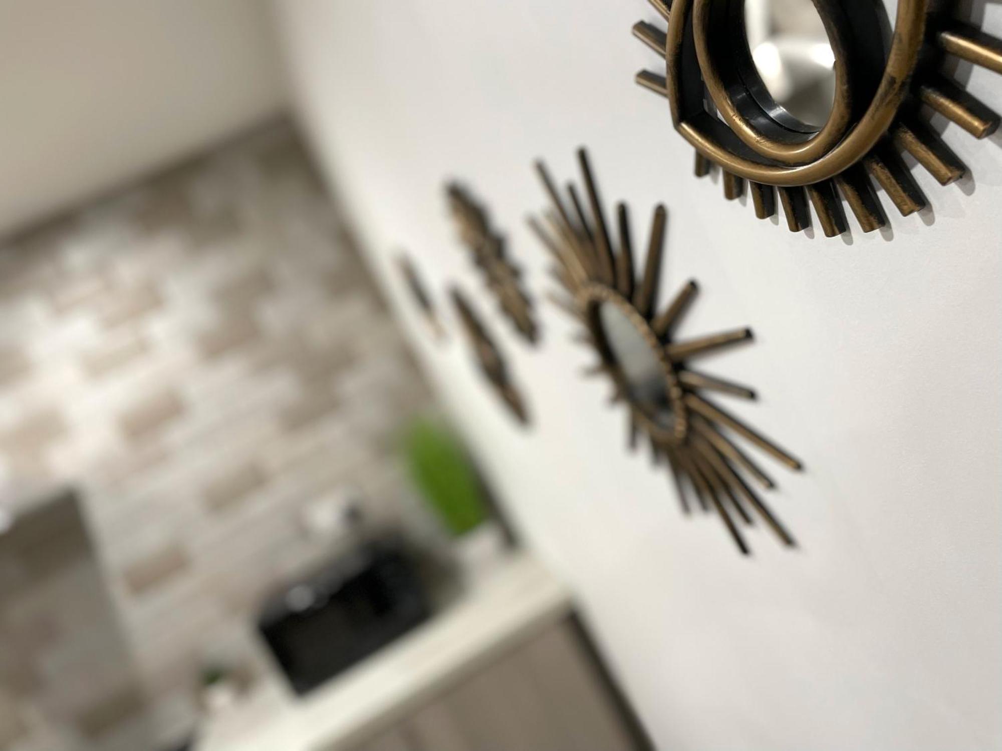 Luxurious 2 Bed Apartment In Heart Of Burnley With Private Parking Bagian luar foto