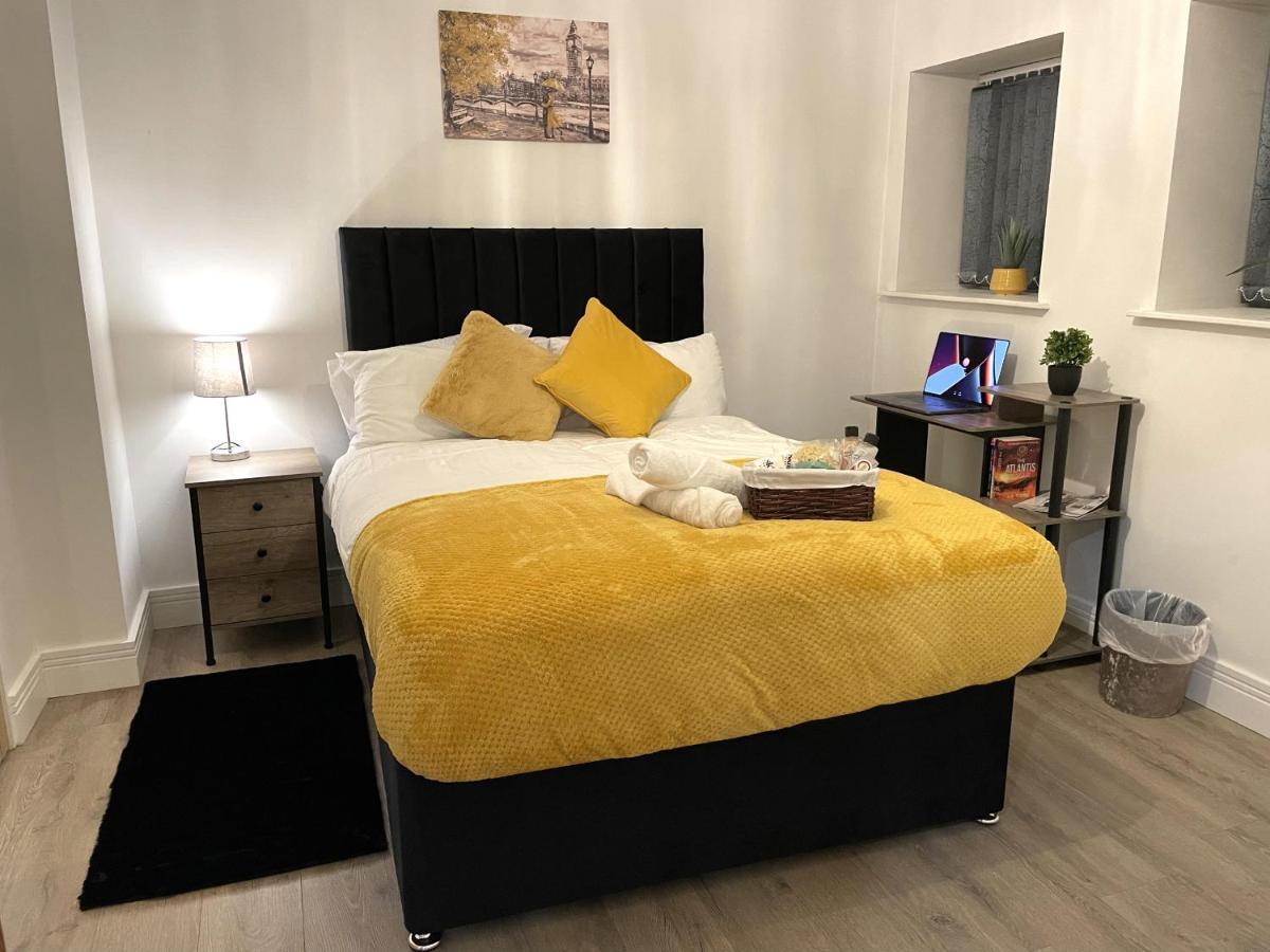 Luxurious 2 Bed Apartment In Heart Of Burnley With Private Parking Bagian luar foto