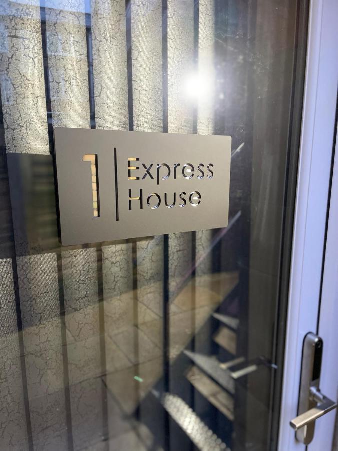 Luxurious 2 Bed Apartment In Heart Of Burnley With Private Parking Bagian luar foto