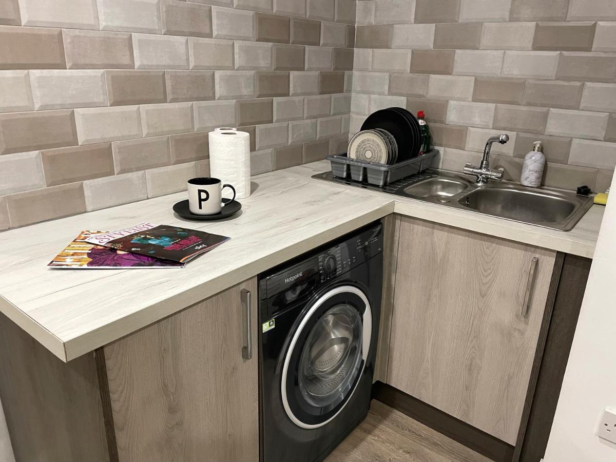 Luxurious 2 Bed Apartment In Heart Of Burnley With Private Parking Bagian luar foto
